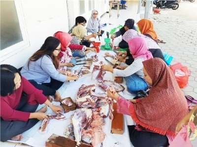 Berbagi Kasih Melalui Daging Kurban Idul Adha Bersama Yayasan Bhakti Wiyata