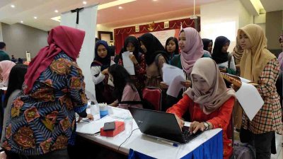 Ratusan Pencari Kerja Antusias Memadati Event Job Fair 2019 di IIK BW 